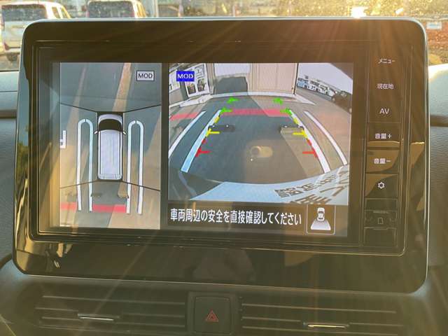 空から見ているような視点で周囲が確認できるアラウンドビューモニター、見下す映像によって縦列駐車もラクラク、ビュー切り替えで後方や左サイドの死角もこわくない！もちろんナビ画面への表示もできます。