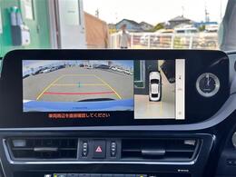 【パノラミックビューモニター】クルマを真上から見下ろした視点で駐車をサポートします！クルマの斜め後ろや真横など、いち早く障害物に気が付くことができます。