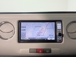 ★国道165号線、近鉄道路沿いにあり、ヴァーサス津店、アウディ津店とも併設しております165号線角地、ヴァーサス津店の大きな看板、ショール―ムが目印です♪