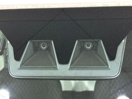 【スマートアシスト】走行中に前方の車両等を認識し、衝突しそうな時は警報とブレーキで衝突回避と被害軽減をアシスト。より安全にドライブをお楽しみいただけます。