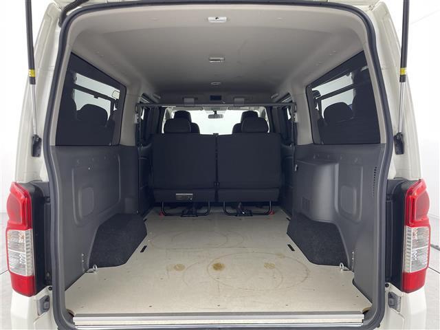 【トランク】積み込みやすくて、たっぷり積める荷室です。シートアレンジできるものは、乗車人数と荷物の量や大きさによってシートを動かすことができるので、より快適なドライブが可能です！