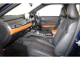 ゆったりサイズのフロントシートは長距離の運転でもドライバーの疲労を軽減してくれます！冬にはシートヒーターが役に立ちます！