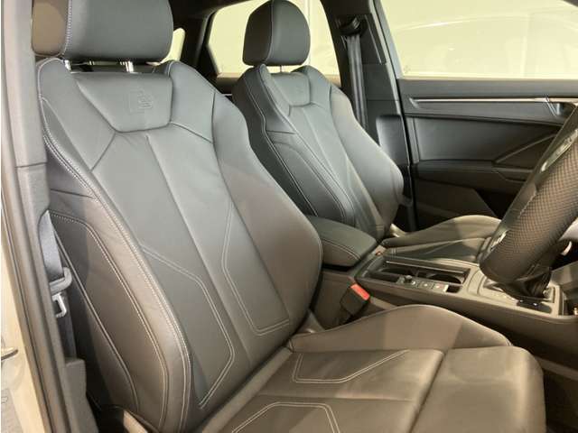 適度な硬さで長時間の運転でも疲れにくいシート設計です。