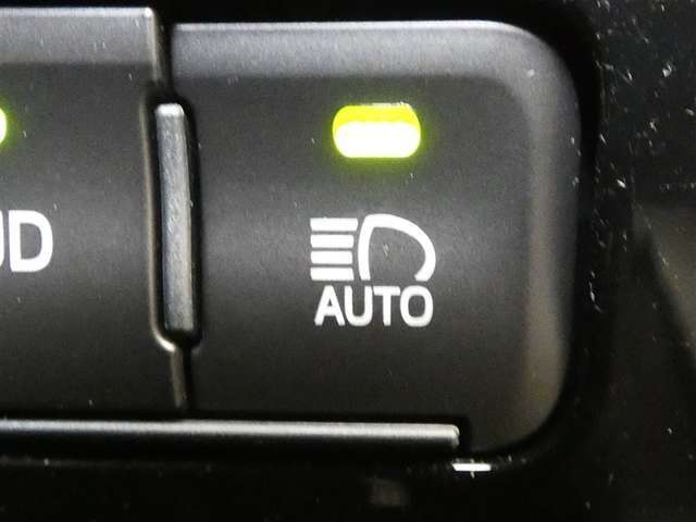オートHiビーム付きです。夜間走行時歩行者を発見しやすいHiビームが基本ですので、対向車や前方の車両を検知して自動で切替をしてくれます。