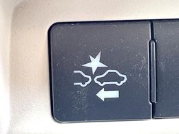 【トヨタセーフティセンス】走行中に前方の車両等を認識し、衝突しそうな時は警報とブレーキで衝突回避と被害軽減をアシスト。より安全にドライブをお楽しみいただけます。
