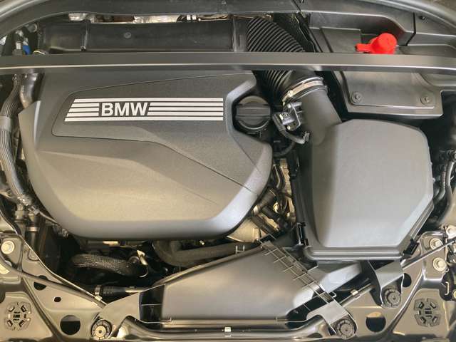 BMWのエンジンは世界的にも認められている高性能エンジンです。レスポンスがよく高回転型の心地よい吹きあがりなど駆け抜ける歓びのキーになる部分でございます。