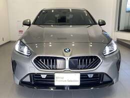 BMW代表的な特徴のキドニーグリル。BMWのすべてのモデルに採用され、BMWらしさを強調しております。