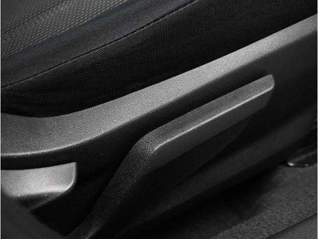 運転席シートリフターが運転する方の体格に合わせて、シート高さ位置をベストポジションに設定できます。