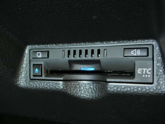 高速道路などの料金所もスムーズに通過出来便利なETC