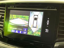 【マルチビューカメラシステム】専用のカメラにより、上から見下ろしたような視点で360度クルマの周囲を確認することができます☆死角部分も確認しやすく、狭い場所での切り返しや駐車もスムーズに行えます。