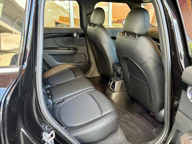 シート：ヘタリ・汚れ等もなく、きれいな状態を保っています！足元もゆったりとしたスペースがあるので十分に快適なドライブが期待できます☆