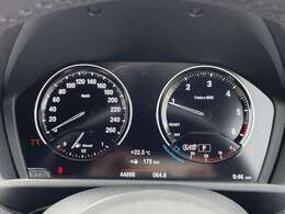 【スピードメーター】『スピードメーター』の画像になります。メーターがシンプルで見やすく運転しやすいですね！