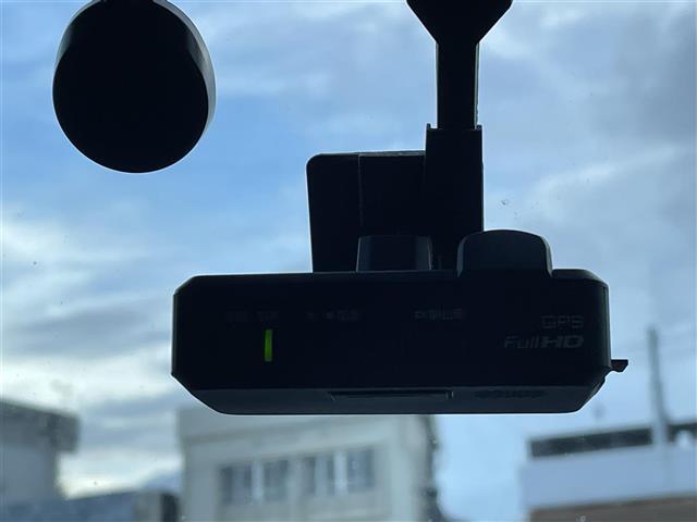 【　ドライブレコーダー　】運転中の記録を残します。事故などを起こした起こされた時の証拠を残します。