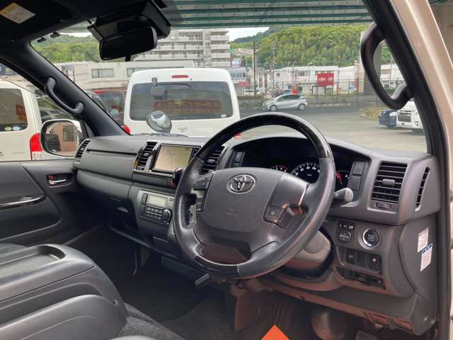 当店の車はルームクリーニング施工済み！納車前には手がけWAX、室内仕上げ清掃で納車をおこなっております！