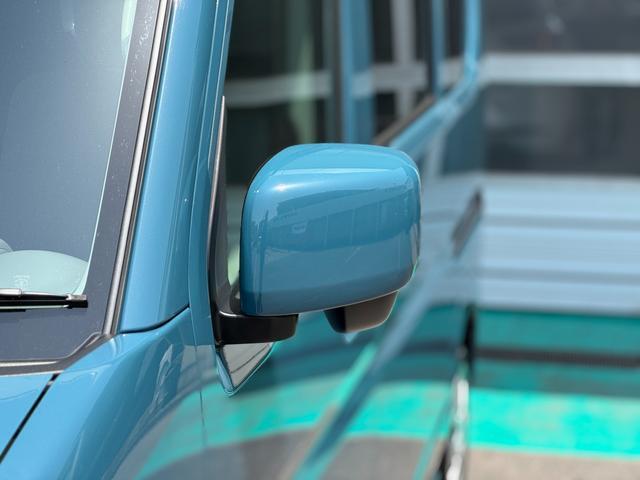 狭い駐車場でも安心。スイッチ操作だけでドアミラーの格納展開が可能。電動格納式リモコンドアミラー！