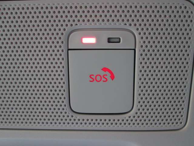 万が一のときのSOSコール。事故や急病時等にボタンひとつで専門のオペレーターに接続。警察や消防への連携をサポートします。別途お申し込みが必要です