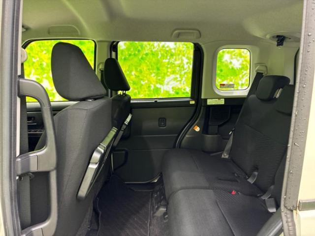 WECARSでは各商談席に大型モニターをご用意しております！見やすい大画面でゆったりと全国の在庫をご覧いただけます！是非ご来店お待ちしております！