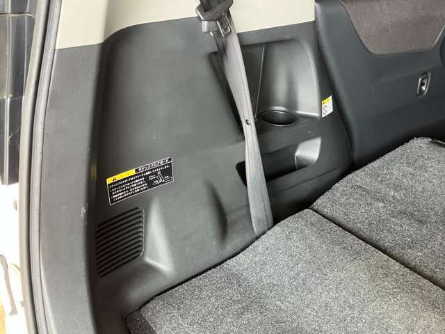 外装仕上げでは全車ポリッシャー仕上げを行っております。高級な上質なポリマー配合のハイブリッドタイプのワックスを使用しております。