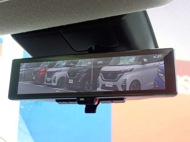 後方をカメラで映し出すスマートルームミラー♪