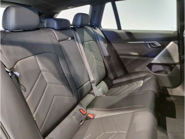 【エアバック】BMWのエアバックやその他の安全装備は、互いに補完しあう事で徹底した安全性を貫きます。万一の事故の際にそれぞれ最適な保護を提供してくれます！