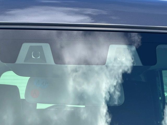 【スズキ　セーフティサポート】走行中に前方の車両等を認識し、衝突しそうな時は警報とブレーキで衝突回避と被害軽減をアシスト。より安全にドライブをお楽しみいただけます。