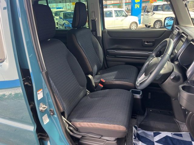 運転席シート廻りは使用感も少なく、良好な状態となっています。丁寧に使われていたことがよくわかりますね。