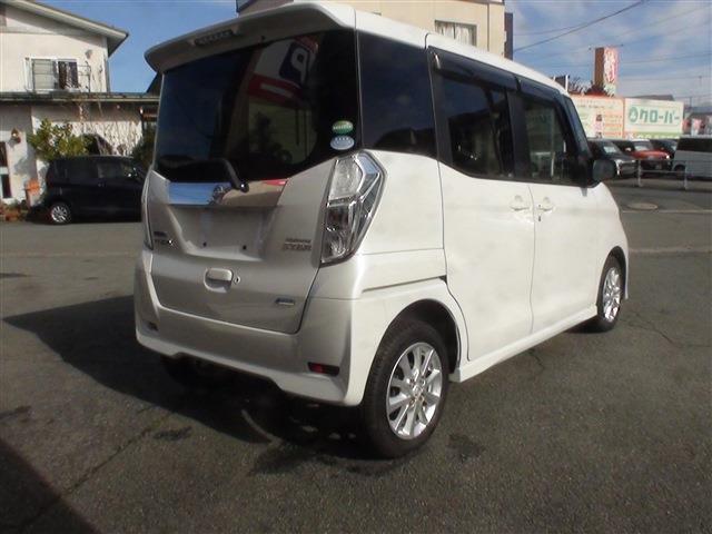 自社の東北運輸局指定整備工場で点検、整備を行なって納車いたします。認証工場よりランクが上のハイグレード整備工場ですので、納車整備もバッチリです。