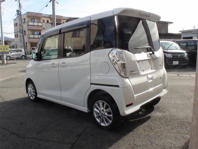 法定費用込み！車検整備付きのお得なパックはいかがですか？車検専門店「車検のコバック」併設だからできるお得なパックをご用意！オイル交換5回分のチケットも付いてます。