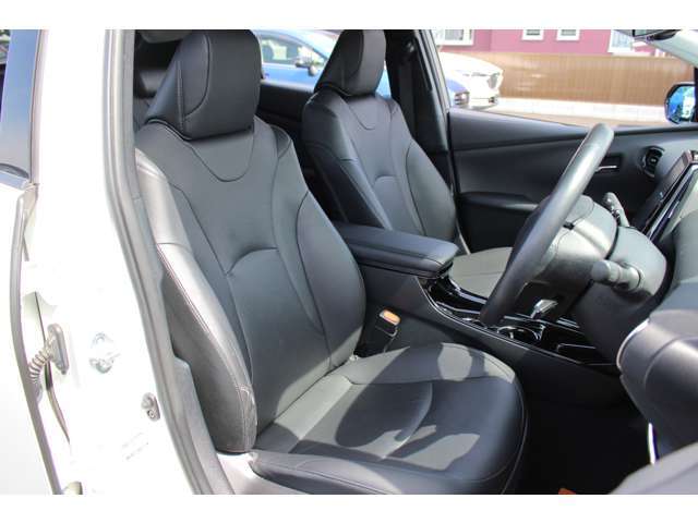 衝突軽減ブレーキ♪車検整備付♪ナビTV♪バックモニター♪スマートキー♪Bluetooth♪シートヒーター♪ETC♪レザーシート♪コーナーセンサー♪