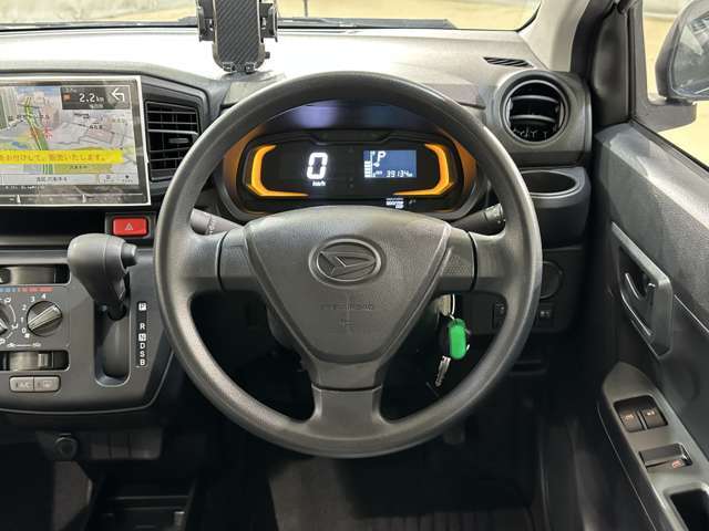 お近くの方はぜひご来店を♪　車検付のお車はご試乗も可能ですので装備や状態をしっかりとご確認頂けます。