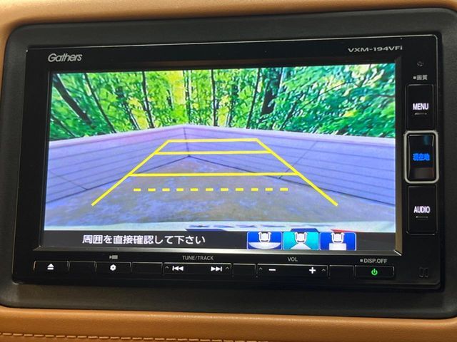 【バックカメラ】駐車時に後方がリアルタイム映像で確認できます。大型商業施設や立体駐車場での駐車時や、夜間のバック時に大活躍！運転スキルに関わらず、今や必須となった装備のひとつです！