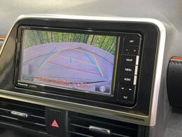 【バックカメラ】駐車時に後方がリアルタイム映像で確認できます。大型商業施設や立体駐車場での駐車時や、夜間のバック時に大活躍！運転スキルに関わらず、今や必須となった装備のひとつです！
