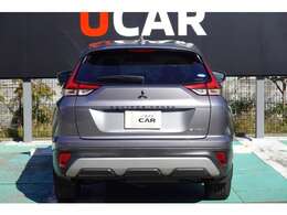 リヤワイパー付きで雨の日の後方視界を確保！！