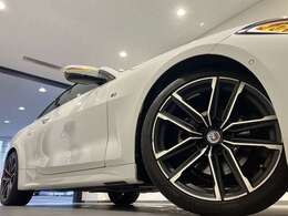 黒レザーシート　BMW正規ディーラー/認定中古車2年保証　車検整備付　コンフォートPKG　地デジTV　バックカメラ/前後障害物センサー　電動トランク　パーキングアシスト　ドライビングアシスト　19インチAW