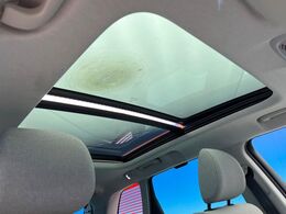 ●サンルーフ：開放感たっぷりの希少装備、サンルーフが装着されています！車内に明かりを取り入れたり景色を楽しむ以外にも、車内の空気も簡単に換気できて快適です！