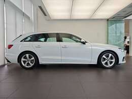 美しいラインを持つアウディA4アバントのサイドシルエットです。スポーティーさと実用性を兼ね備えた見事なデザインです