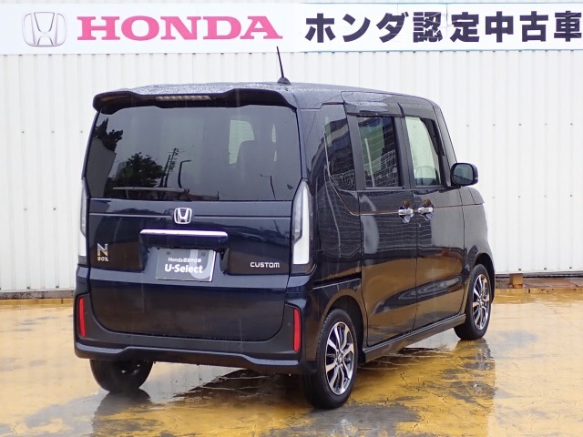 ◆リアは【プライバシーガラス】となっております。プライバシーの確保と見た目の良さはもちろんの事、太陽光を防ぐのでエアコンの効きも良くなります。エアコンの効きが良くなるので、燃費の向上にもつながります。