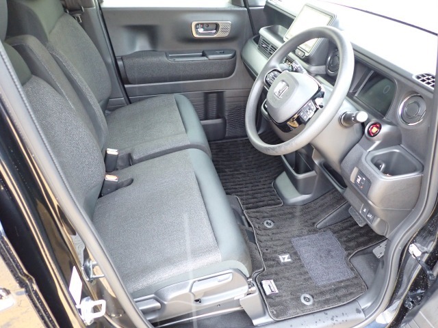 ◆【シートハイトアジャスター】シート横のレバー操作でシートの座面が上下に動きます！女性の方に喜ばれる装備です。