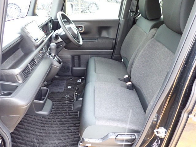 ☆外装・室内・エンジンルームクリーニング済みです☆ご来店の際は、是非シートの座り心地を確かめ、ハンドルを握って楽しいカーライフを想像してみてください♪