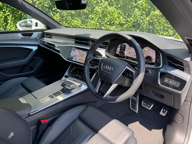 Audiのインテリアはエクステリア同様、優れたデザイン性とクオリティ、そして機能性を兼ね備えております。