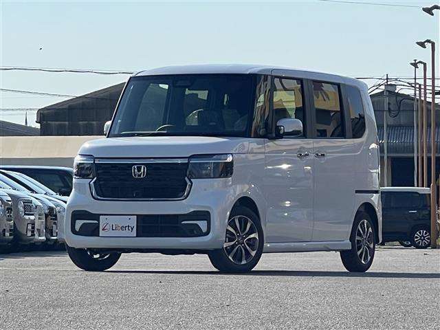 ■□■□■ 軽自動車も普通車も在庫数は 約6000台！！  グループ年間販売台数は20000台！！ 大量販売・大量仕入で1台あたりのコストを削減しています！！  ■□■□■