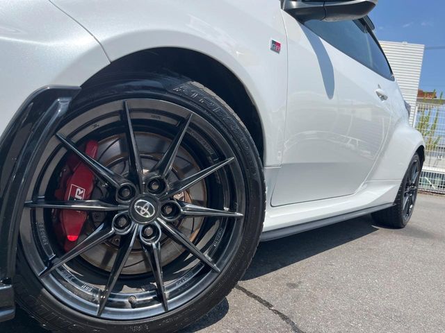 【純正BBS製18インチアルミホイール】大人気メーカーのホイールを装備♪軽量・高硬度のアルミホイールは、ハンドリング・加速など、走りの質を向上してくれます♪
