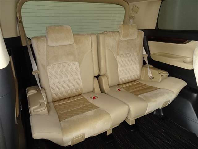 3列目シートもひろびろとしたスペースを確保しています。大人数でのお出かけもばっちりです！