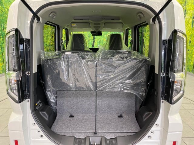 普段のお買い物や通勤、送迎等に十分な荷室スペースを確保しております。セカンドシートを倒すと、大きな荷物の積載も可能です♪