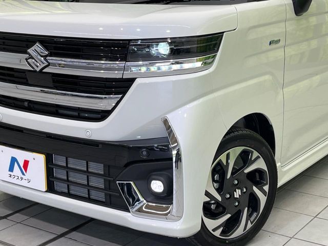 【LEDヘッドライト】悪天候や夜間走行時も良好な視界を確保し安心して運転できる高輝度LEDヘッドライトを装備！点灯速度が早く、消費電力も抑えられています。