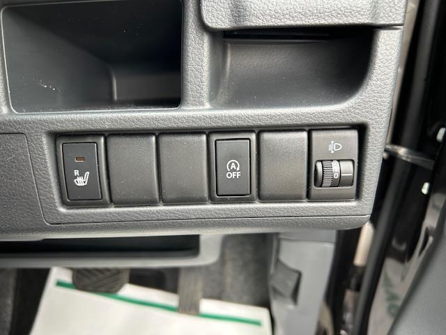 ◆シートヒーター【寒い冬の季節の運転の際に暖かくなるシートは嬉しいですね！女性に是非ともオススメしたい機能です。】