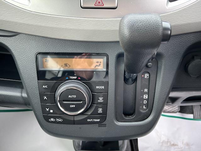◆オートエアコン【車内温度を感知して自動で温度調整をしてくれるのでいつでも快適な車内空間を作りあげます。】