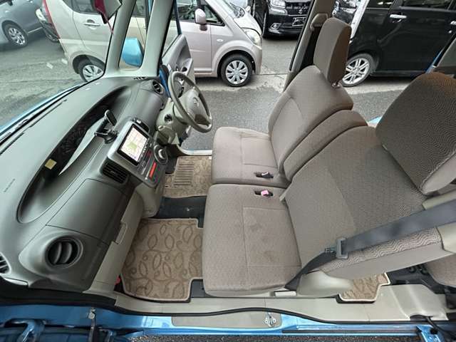 内装や外装も隅々までクリーニングしてからご納車致します♪