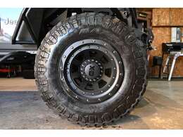 AWはXD137 20in☆タイヤはMAXXIS RAZR 40x13.50R20☆