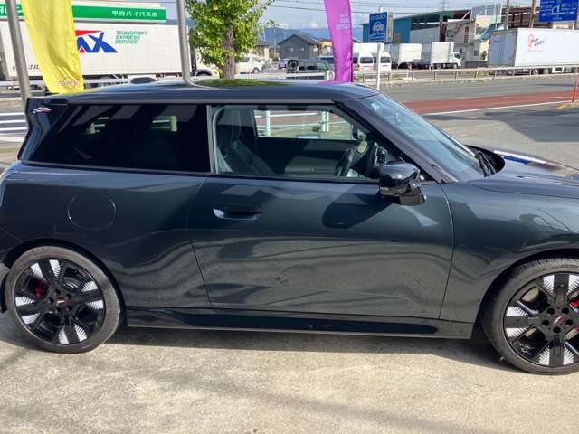 MINI正規ディーラー取り扱い　MINI認定中古車　MINI　NEXT甲府　お車の詳細や展示状況は055-236-3252もしくはフリーダイヤル0078-6002-322544までお気軽にお問合せ下さい。http://www.kofu.mini.jp/dealer/kofu/